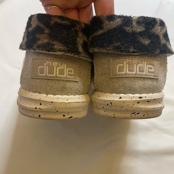 Hey Dude Britt size 7 cheetah print shoes - Picture 3 of 7